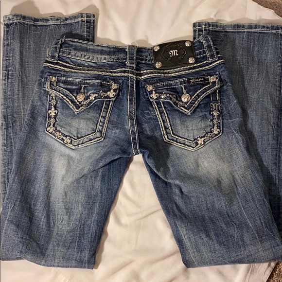 Miss Me, jeans And Embroidered with rhinestones - Picture 2 of 10